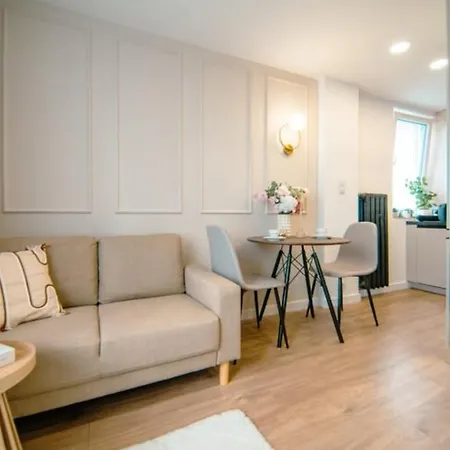 Bezowy アパート ビィドゴシュチュ